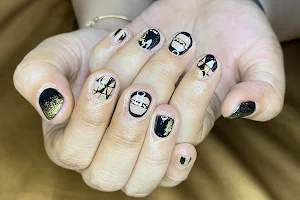 Nona Nailsss image