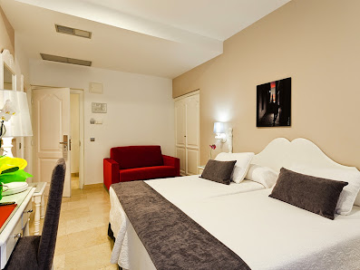 Hotel Carlos V Pl. del Horno de la Magdalena, 4, 45001 Toledo, España