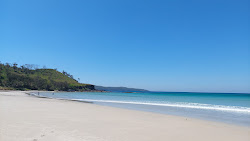 Foto di Cave Beach con costa lunga e dritta