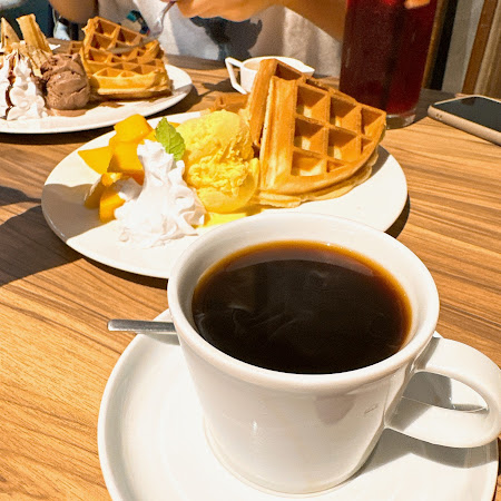 橋品氏CHARMING Waffle Cafe
