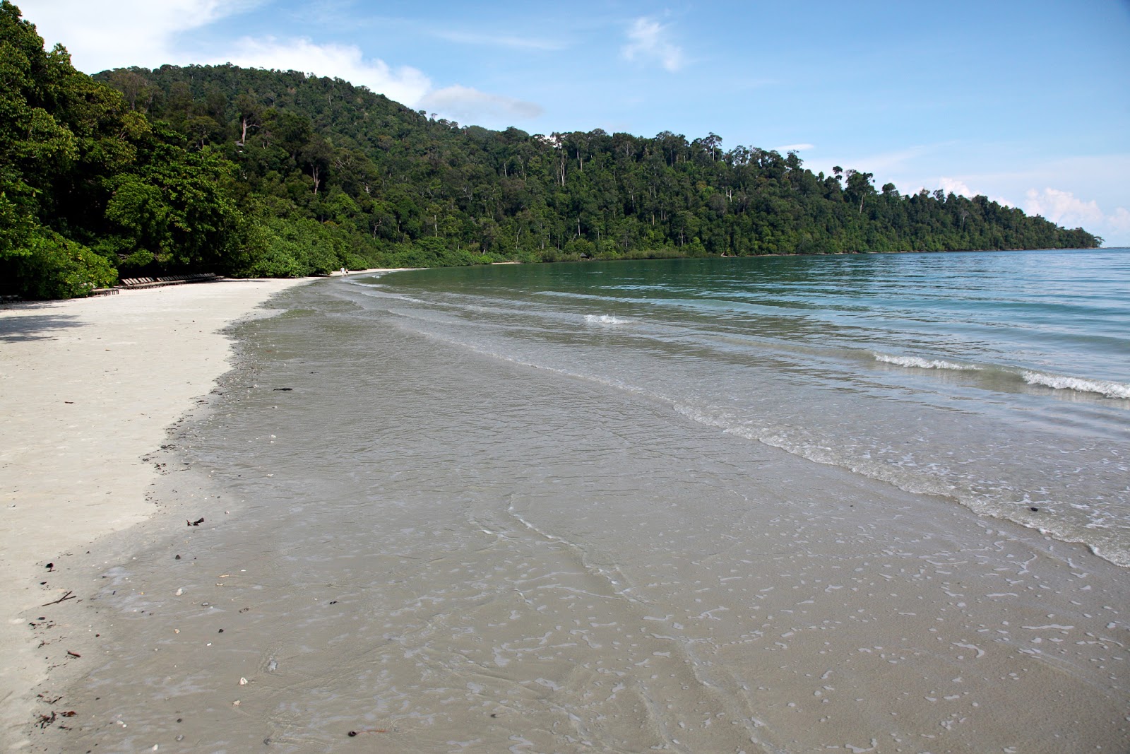 Datai Bay Beach的照片 带有碧绿色纯水表面
