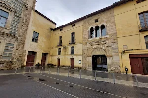 Palacio del Conde Luna image