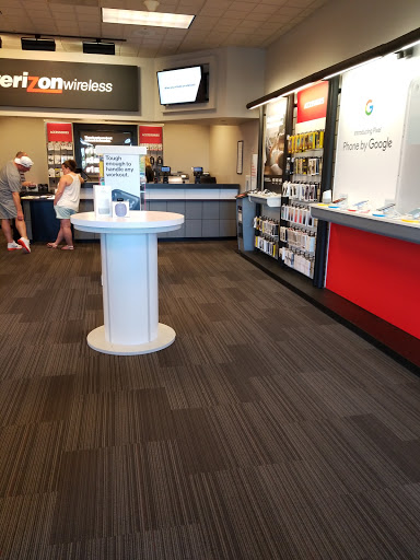 Cell Phone Store «Verizon», reviews and photos, 1555 Simi Town Center Way #585, Simi Valley, CA 93065, USA