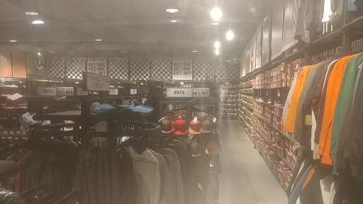 Shoe Store «Vans», reviews and photos, 13000 Folsom Blvd #403, Folsom, CA 95630, USA
