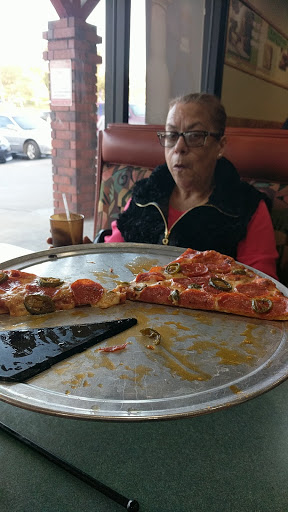 Pizza Restaurant «Round Table Pizza», reviews and photos, 7732 Limonite Ave, Riverside, CA 92509, USA