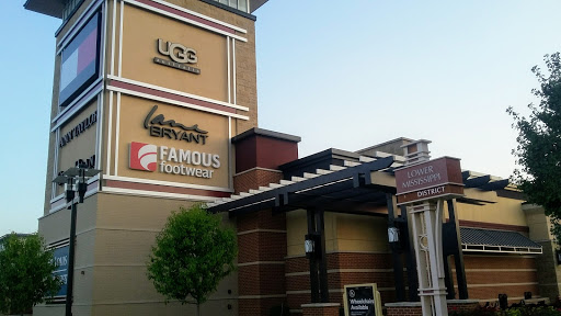 Shopping Mall «St. Louis Premium Outlets», reviews and photos, 18521 Outlet Blvd, Chesterfield, MO 63005, USA