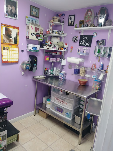 Tattoo Shop «Painted Lady Tattoos and Piercing», reviews and photos, 200 South Ave, Harrisonburg, VA 22801, USA