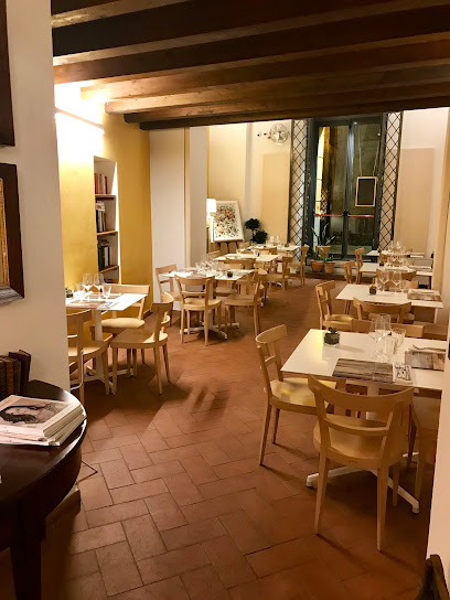 Ristorante Quattro mani - Via Francesco Riso, 3, 90133 Palermo PA, Italy