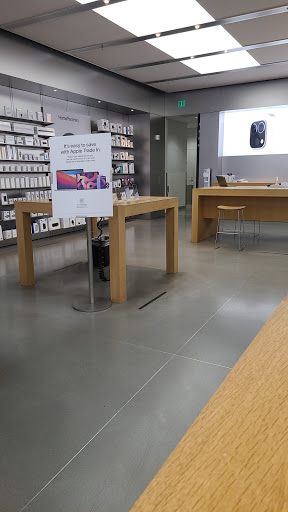 Computer Store «Apple Short Pump Town Center», reviews and photos, 11800 W Broad St, Henrico, VA 23233, USA