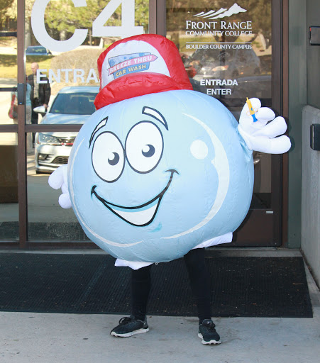 Car Wash «Breeze Thru Car Wash - Main St Longmont», reviews and photos, 2025 Main St, Longmont, CO 80501, USA