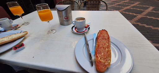Comida y bebida