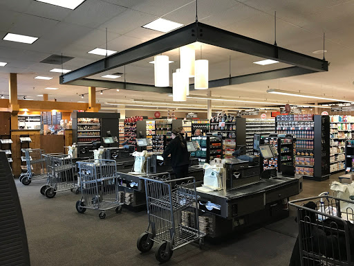 Grocery Store «Lunds & Byerlys Navarre», reviews and photos, 3333 Shoreline Dr, Navarre, MN 55392, USA