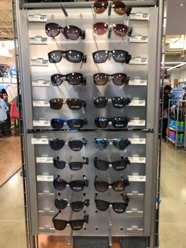 Sportswear Store «Columbia Sportswear Outlet», reviews and photos, 6800 Oxon Hill Rd #600, Oxon Hill, MD 20745, USA