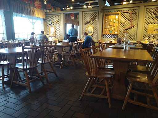 American Restaurant «Cracker Barrel Old Country Store», reviews and photos, 27491 Helen Dr, Perrysburg, OH 43551, USA
