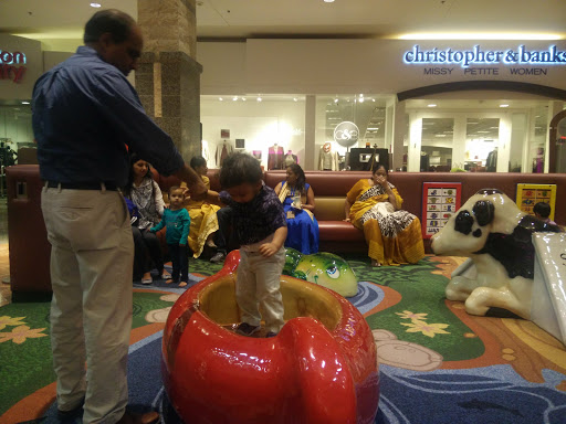 Shopping Mall «West County Center», reviews and photos, 80 W County Center Dr, Des Peres, MO 63131, USA