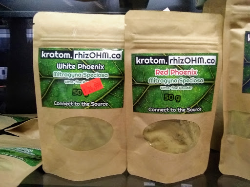 Tobacco Shop «Clock Town Smoke Shop/It Is Vapor Express», reviews and photos, 1039 High St, Auburn, CA 95603, USA