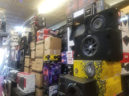 Car Stereo Store «A & B Car Audio & Electronics», reviews and photos, 830 W Jefferson Blvd, Dallas, TX 75208, USA