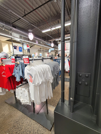 Clothing Store «Old Navy», reviews and photos, 1730 W Fullerton Ave, Chicago, IL 60614, USA