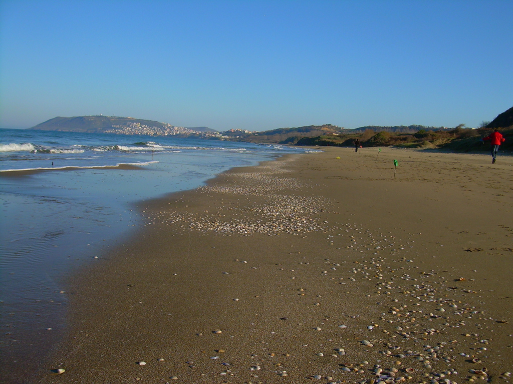 Foto af Bostancili Beach med lys sand overflade