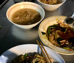 บะหมี่เกี๊ยวจอนยาว photo