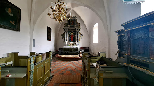 Kommentarer og anmeldelser af Vejby Kirke