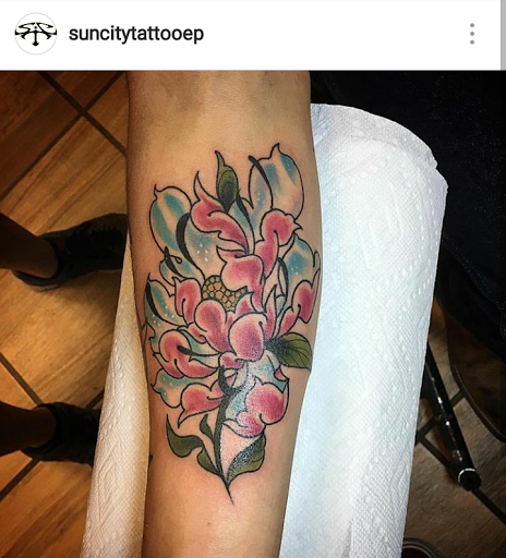 Explore traditional knee tattoo ideas, creative tattoo ideas in El Paso, available at Sun City Tattoo Montana