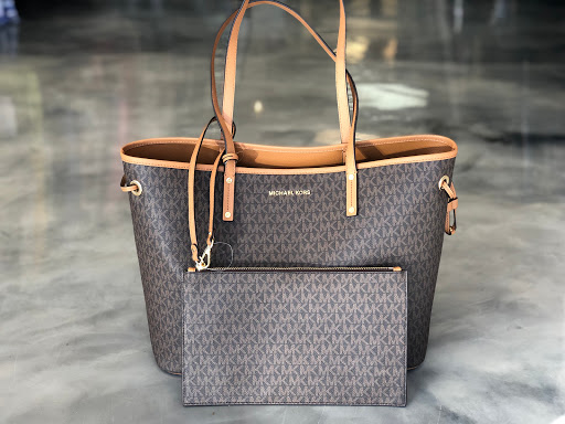 Consignment Shop «SecondHand Savvys», reviews and photos, 210 S Kings Ave, Brandon, FL 33511, USA