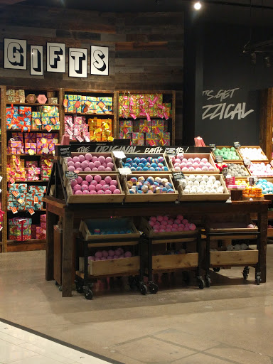 Cosmetics Store «Lush», reviews and photos, 112 E Broadway, Bloomington, MN 55425, USA