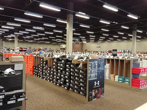 Shoe Store «DSW Designer Shoe Warehouse», reviews and photos, 15600 E Briarwood Cir, Aurora, CO 80016, USA