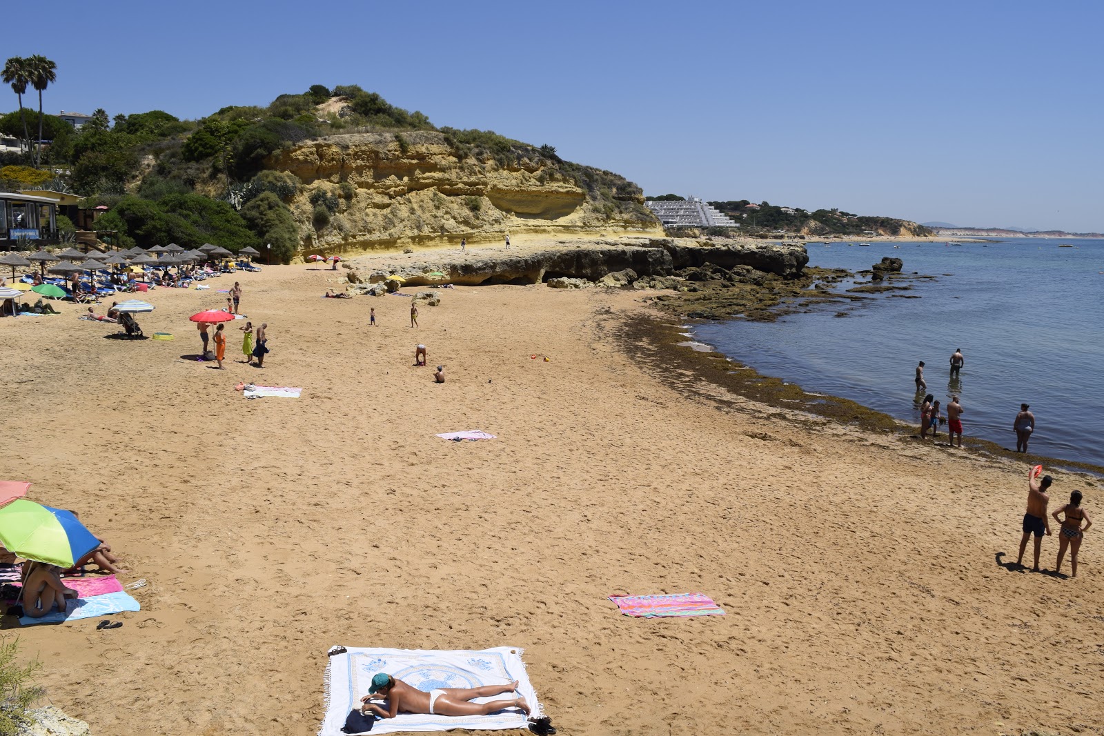 Foto van Praia dos Aveiros met kleine baai