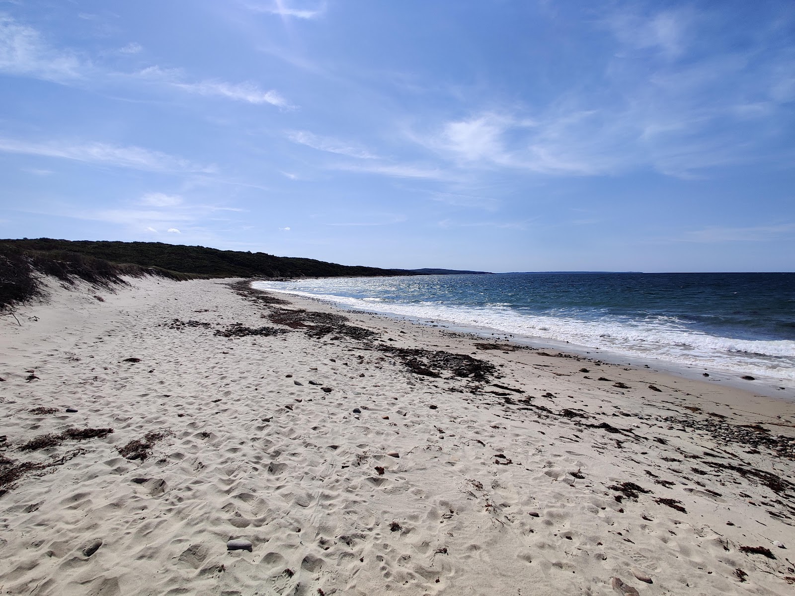 Foto van North Shore Beach met helder zand oppervlakte