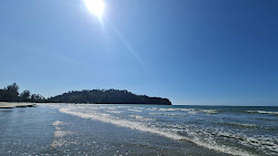 Foto von Baan Prukraksa Beach mit lange, gerade küste