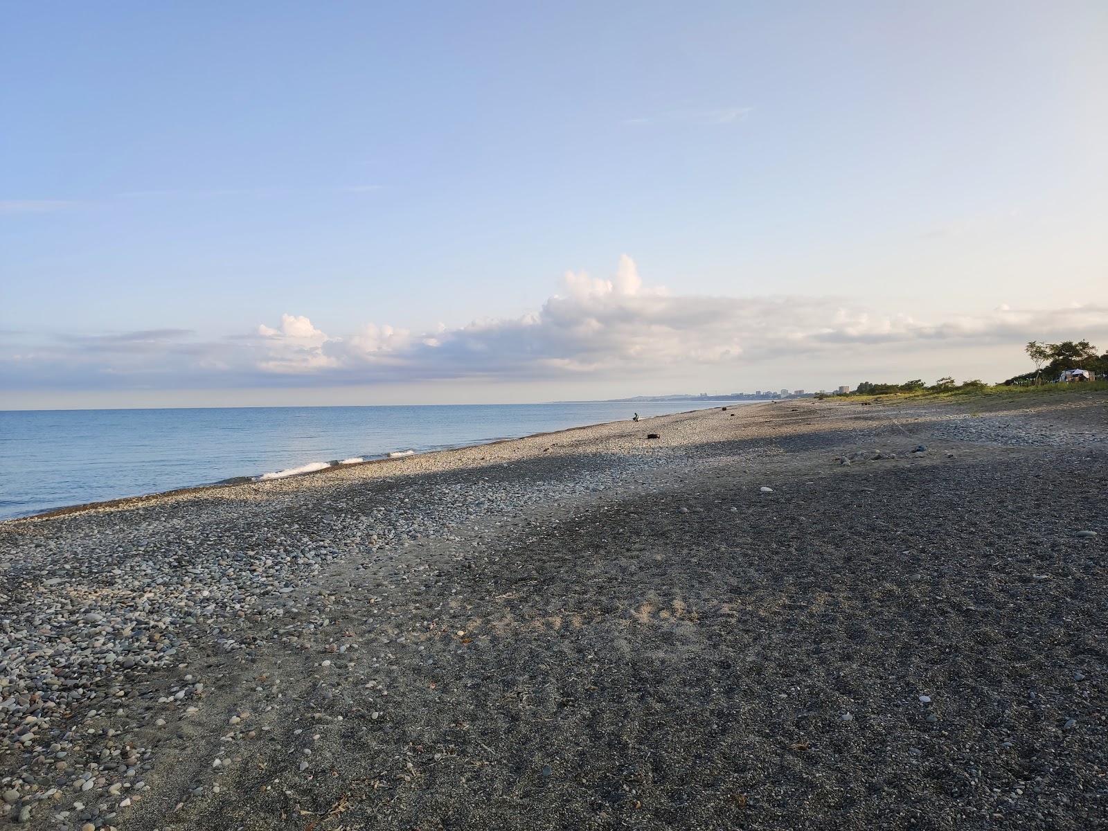 Valokuva Bobokvati beachista. pinnalla kevyt kivi:n kanssa