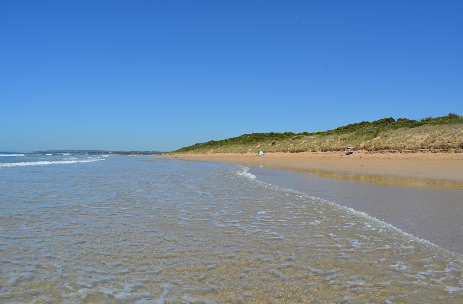 Fotografija Point Impossible Beach z svetel pesek površino