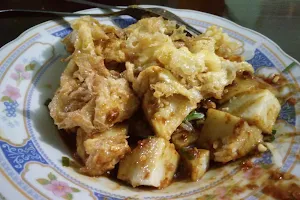 Tahu Lontong Prapatan image