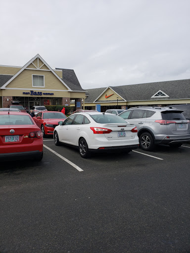 Shopping Mall «Lincoln City Outlets», reviews and photos, 1500 SE East Devils Lake Rd, Lincoln City, OR 97367, USA