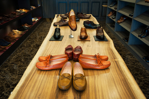 Stores to buy men's slippers Bangkok