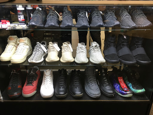Shoe Store «Request», reviews and photos, 410 4 Seasons Town Center Ent, Greensboro, NC 27407, USA
