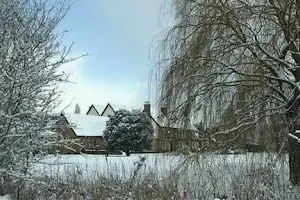 Cromwell Manor image