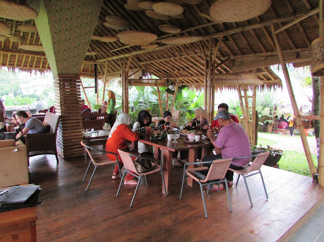 Kampoeng Koneng Sentul - Restoran Alam Keluarga