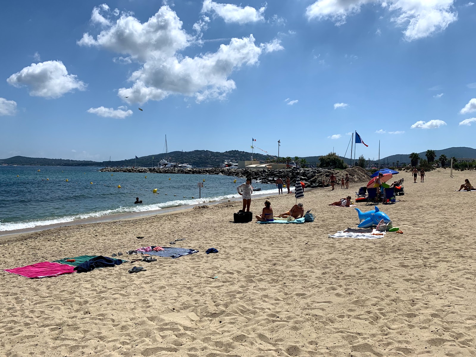 Foto de Praia de Grimaud com praia espaçosa