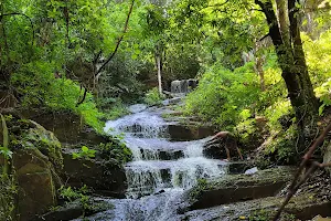 Pacheri waterfall image