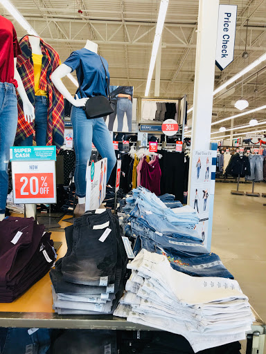 Clothing Store «Old Navy», reviews and photos, 141 Tuckahoe Rd, Sewell, NJ 08080, USA