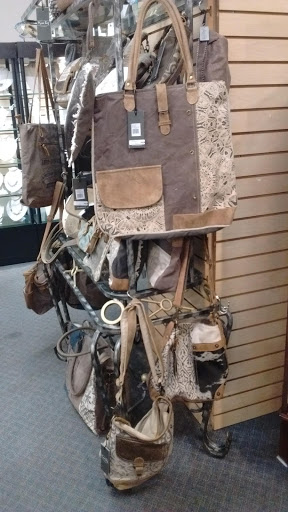 Jewelry Store «Gray Jewelers», reviews and photos, 172 Johns Pass Boardwalk W, Madeira Beach, FL 33708, USA