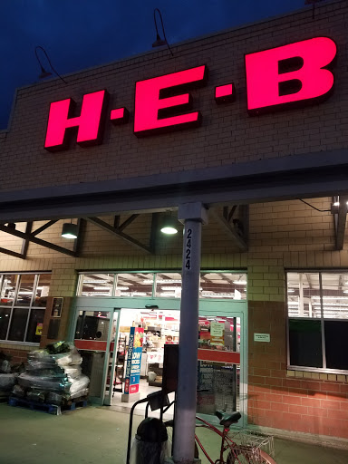 Grocery Store «H-E-B Grocery», reviews and photos, 2424 N 16th St, Orange, TX 77630, USA