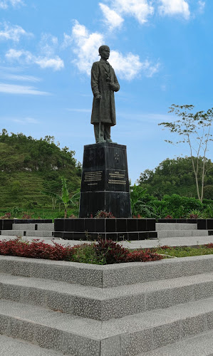 Monumen patung panglima besar jenderal sudirman