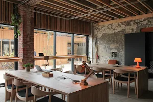 Les Briques — Coworking, coliving, salon de thé image
