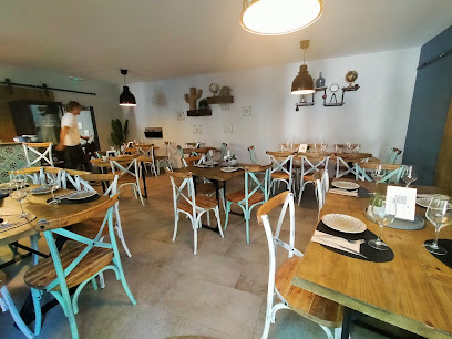 RESTAURANTE LOS ROBLES