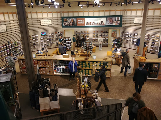 Clothing Store «L.L. Bean», reviews and photos, 1000 Ross Park Mall Dr, Pittsburgh, PA 15237, USA