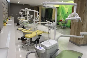 THOUSAND SMILES DENTAL CLINIC AND ORTHODONTIC CENTER KOLHAPUR image